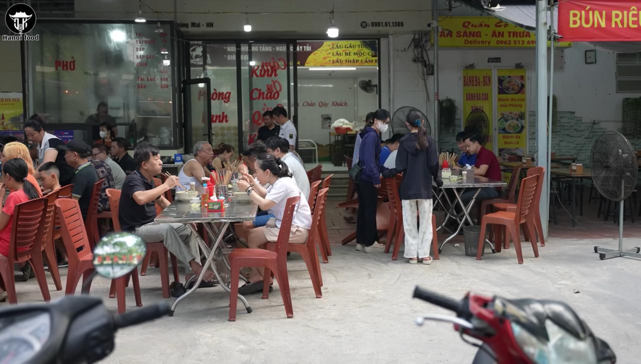 Phở trâu đắt khách nhất Hà Nội: Mỗi ngày bán hết 2 con, thái trực tiếp tại quán, bát gần 1 lạng thịt chỉ 40.000 đồng
