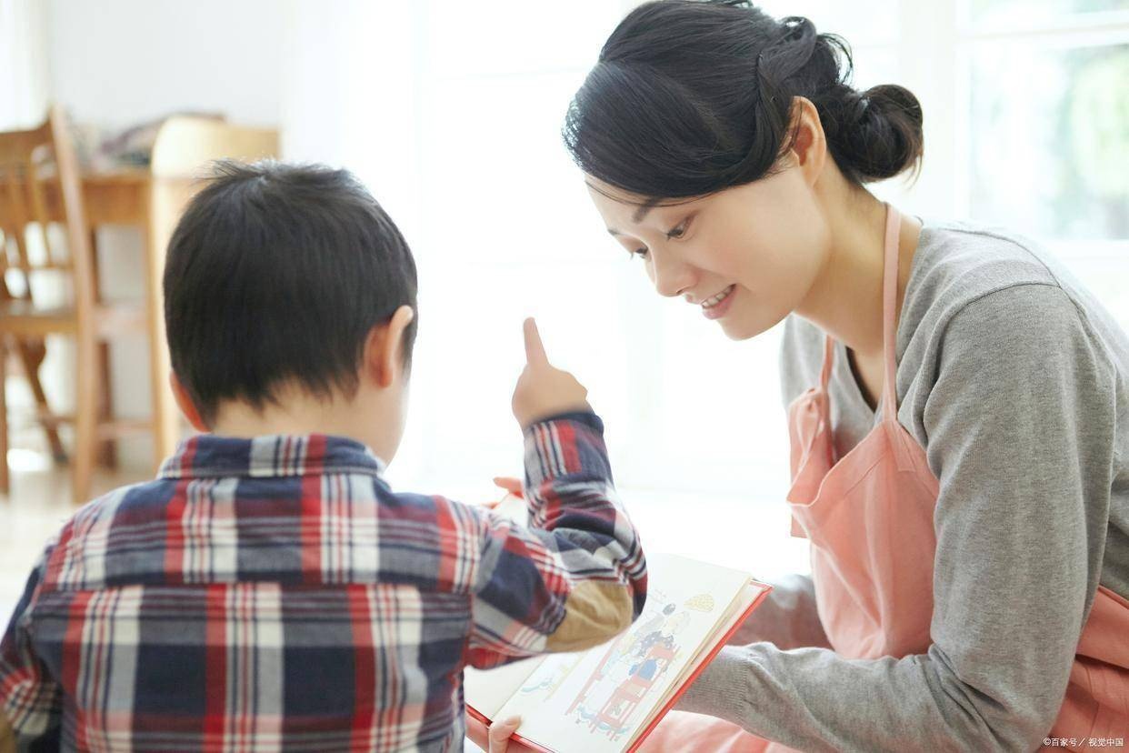 Việc dạy con cần được kết hợp hài hòa giữa sự mềm mỏng và nghiêm khắc đúng lúc (Ảnh minh họa)