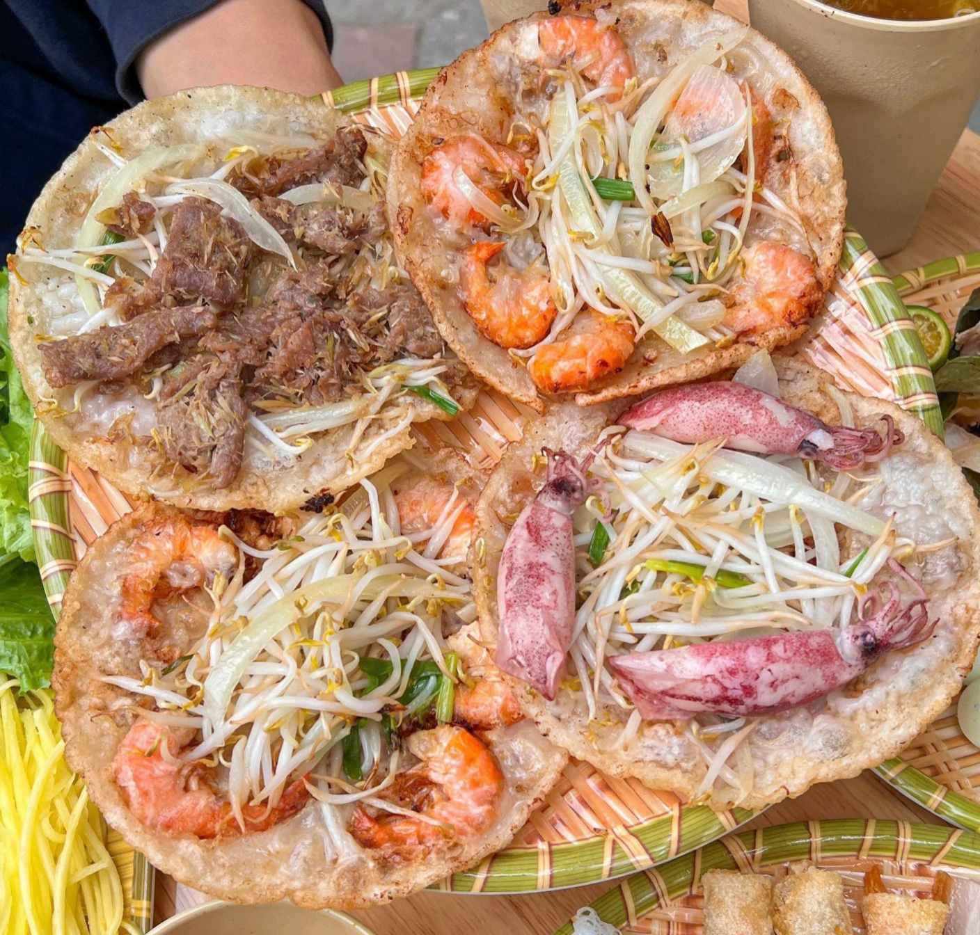Chưa bao giờ du lịch miền Tây hot như hè năm nay: Ghe xuồng kẹt cứng ngắc, chú thím chèo mỏi tay
