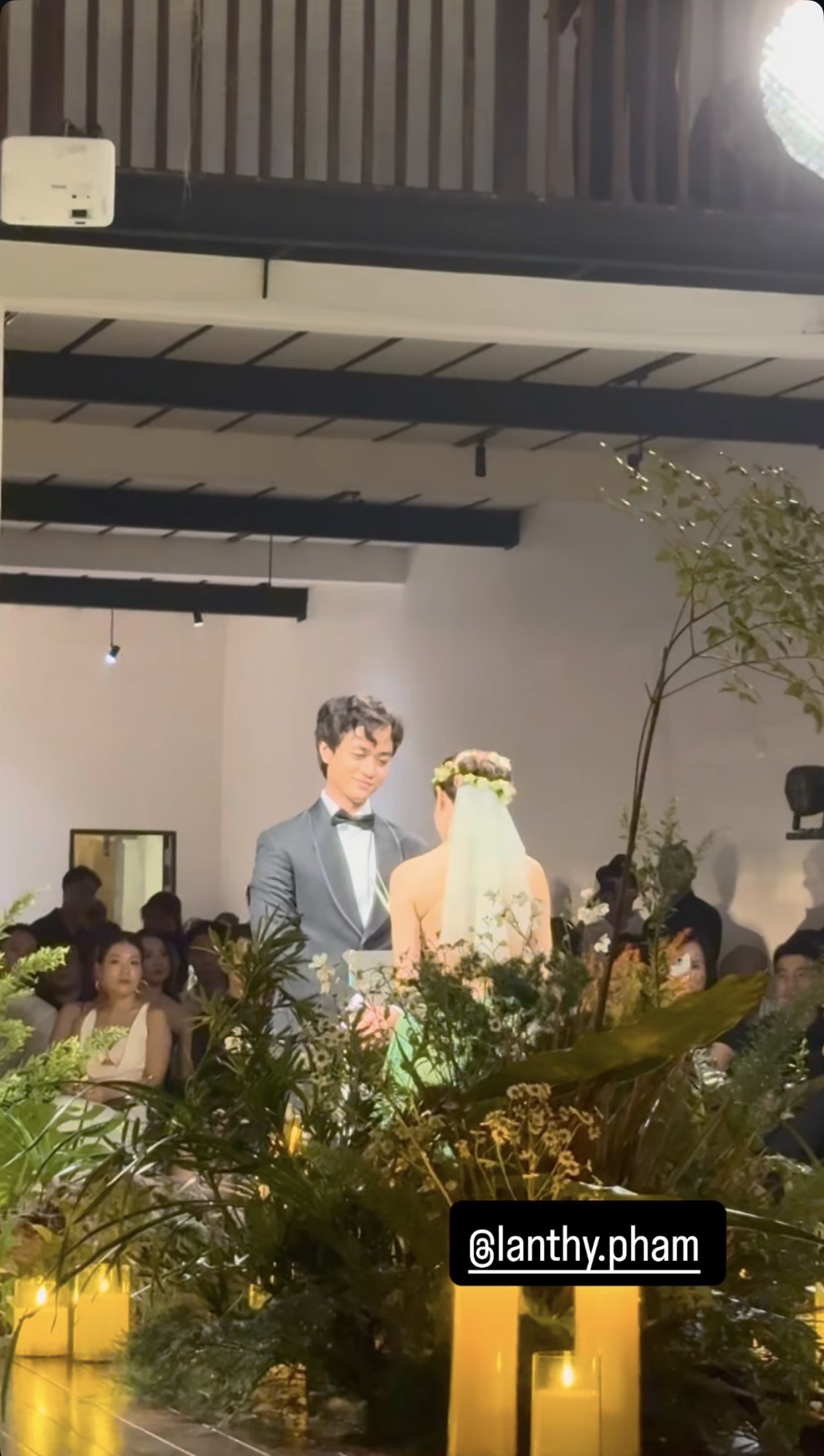 Lan Thy và Dustin Tiêu trao nhau lời thề nguyện trong sự chúc phúc của những người thân thiết