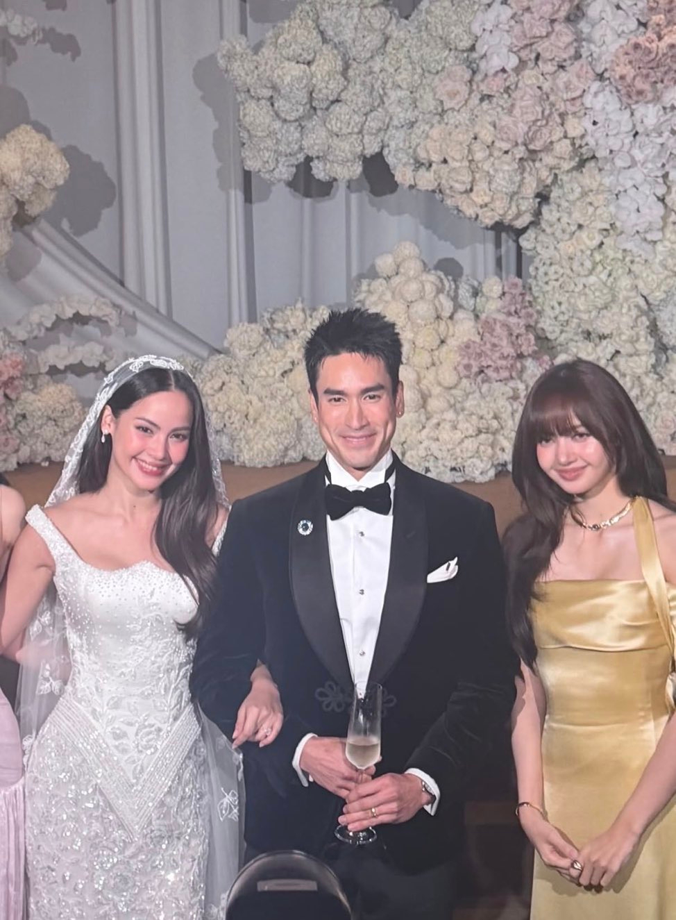Lisa trở thành tâm điểm chú ý trong đám cưới Yaya - Nadech mới đây. Ảnh: X