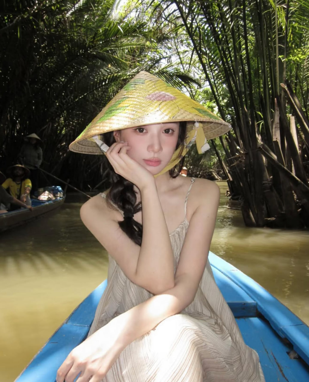 Chưa bao giờ du lịch miền Tây hot như hè năm nay: Ghe xuồng kẹt cứng ngắc, chú thím chèo mỏi tay