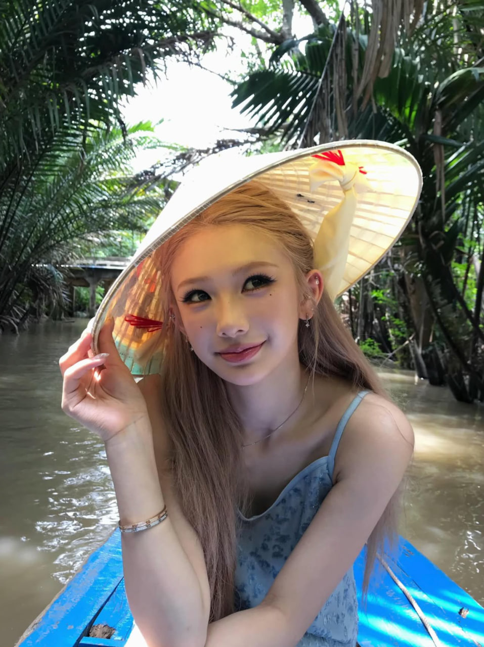 Chưa bao giờ du lịch miền Tây hot như hè năm nay: Ghe xuồng kẹt cứng ngắc, chú thím chèo mỏi tay