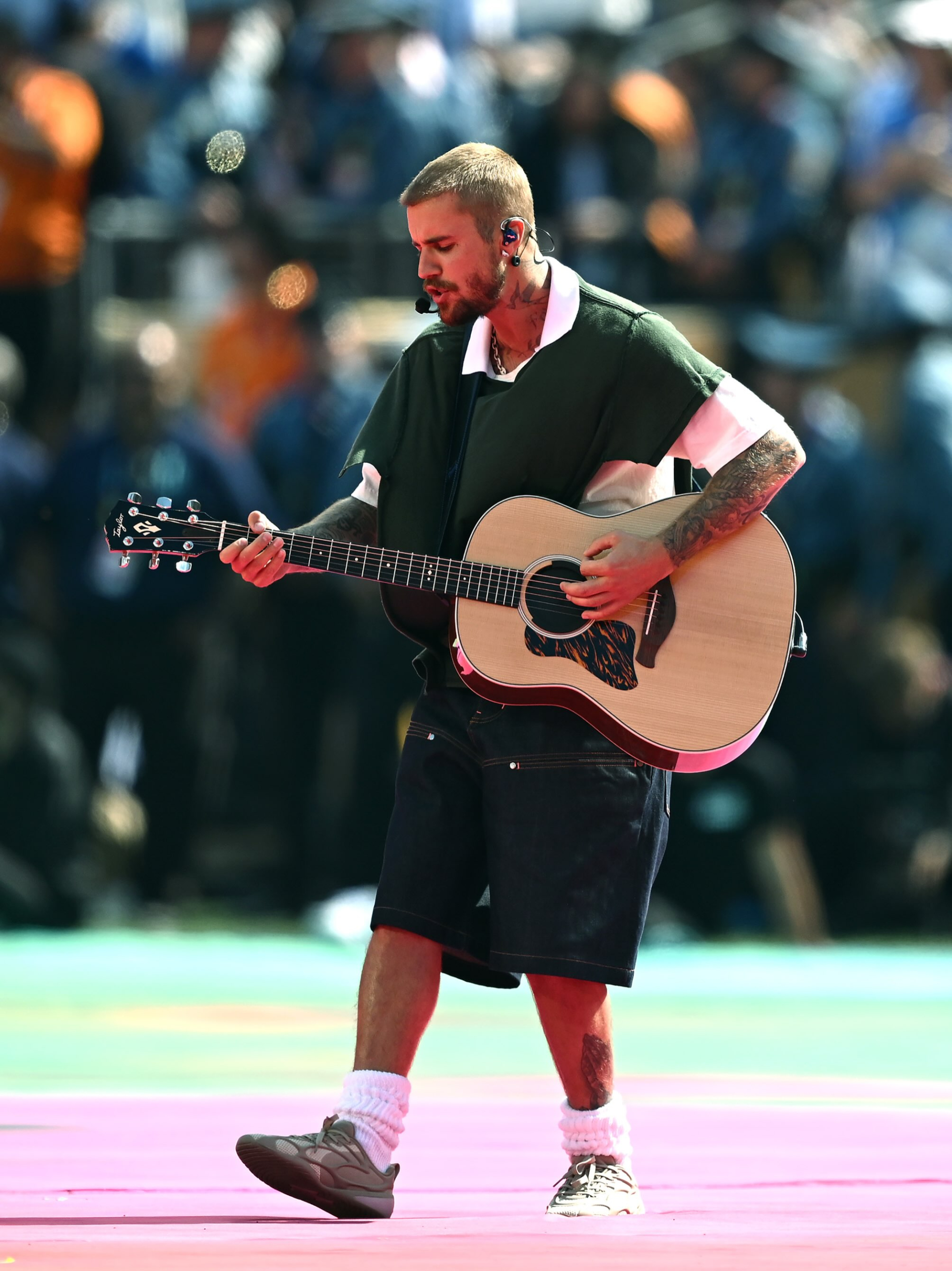 Justin Bieber gây bão vì xuất hiện quá đơn giản ở World Cup