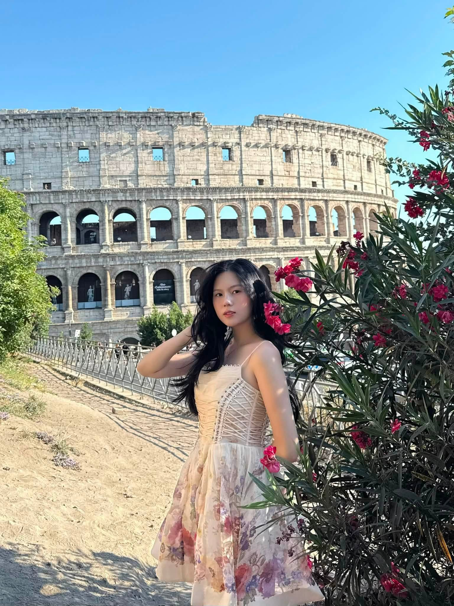 Cô gái quê Tuyên Quang cưới người nổi tiếng gặp ở quán cà phê: Sống như bà hoàng trong biệt thự ở Hà Nội, nghỉ hè ở châu Âu