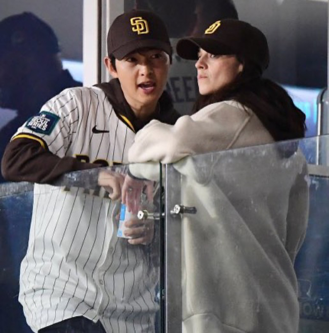 Katy được cho là đã ly hôn Song Joong Ki. 1 nguồn tin cho biết cô hiện đã dọn về Anh. Ảnh: Naver