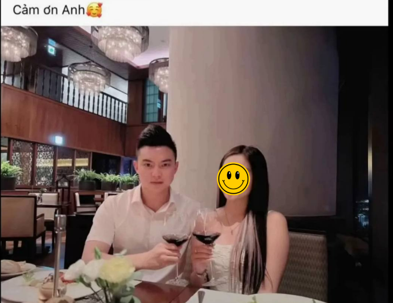 Giữa khoảng thời gian làm đám cưới, những thông tin xoay quanh tài khoản K.T đăng tải hình ảnh về Viết Vương và Đỗ Hà khiến cõi mạng xôn xao