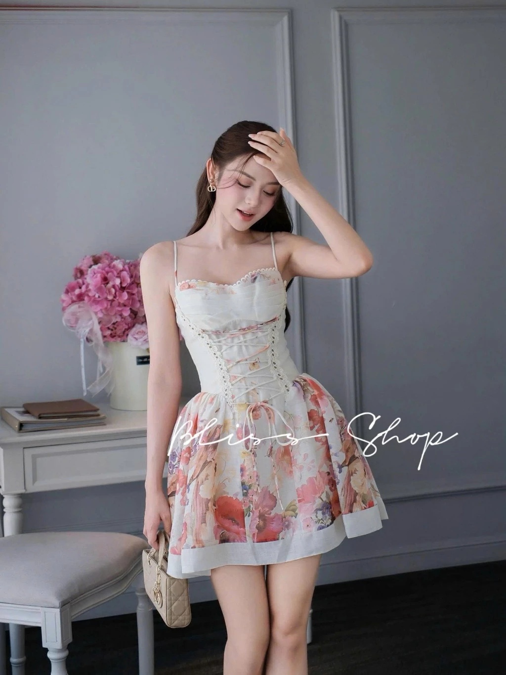 10 mẫu váy đi ăn cưới thanh lịch, sang mà không lố, quan trọng là không lấn lướt cô dâu