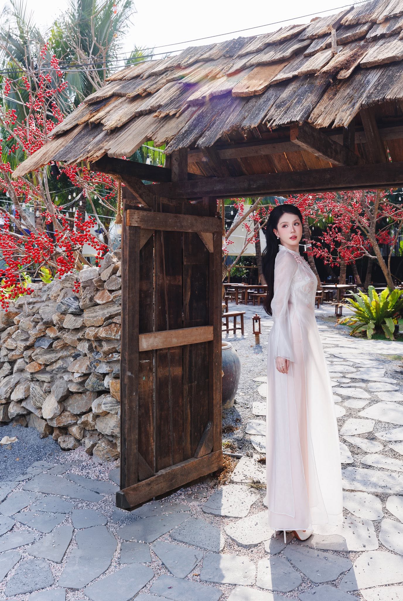 Ngọc Trinh liên tục quảng bá 2 nhà hàng, nhưng review thật trên Google lại hé lộ vô số điểm trừ