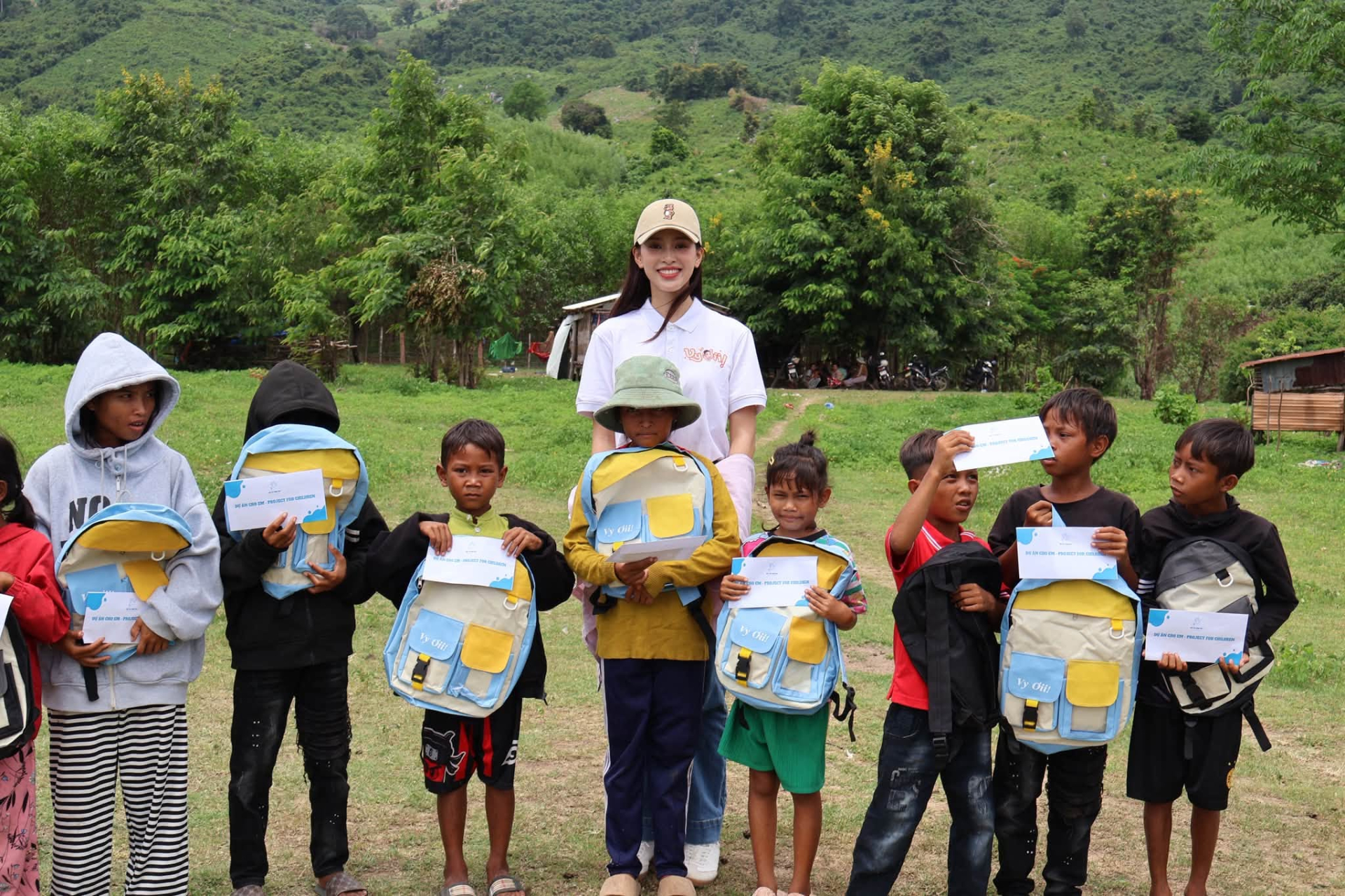Hoa hậu quê miền Trung đăng quang năm 18 tuổi, nói chuyện còn vụng về nhưng có một điểm không thể chê