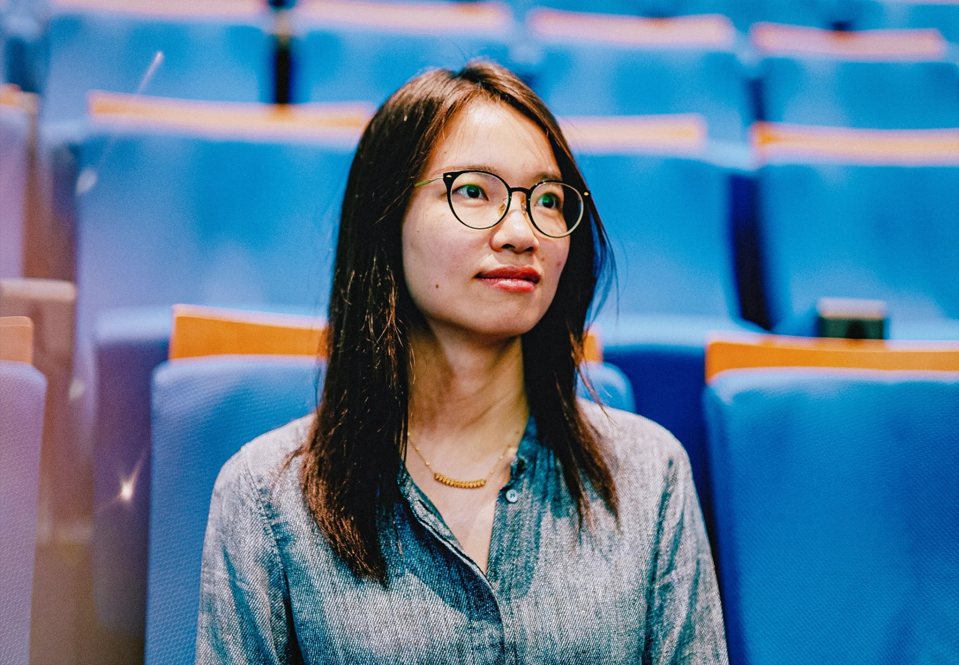 Toán học chỉ là một trong nhiều thú vui của Vương Hồng, nhưng cô đã sớm bộc lộ năng khiếu rõ rệt với môn học này (Ảnh: Julien Pebrel/M.Y.O.P.)