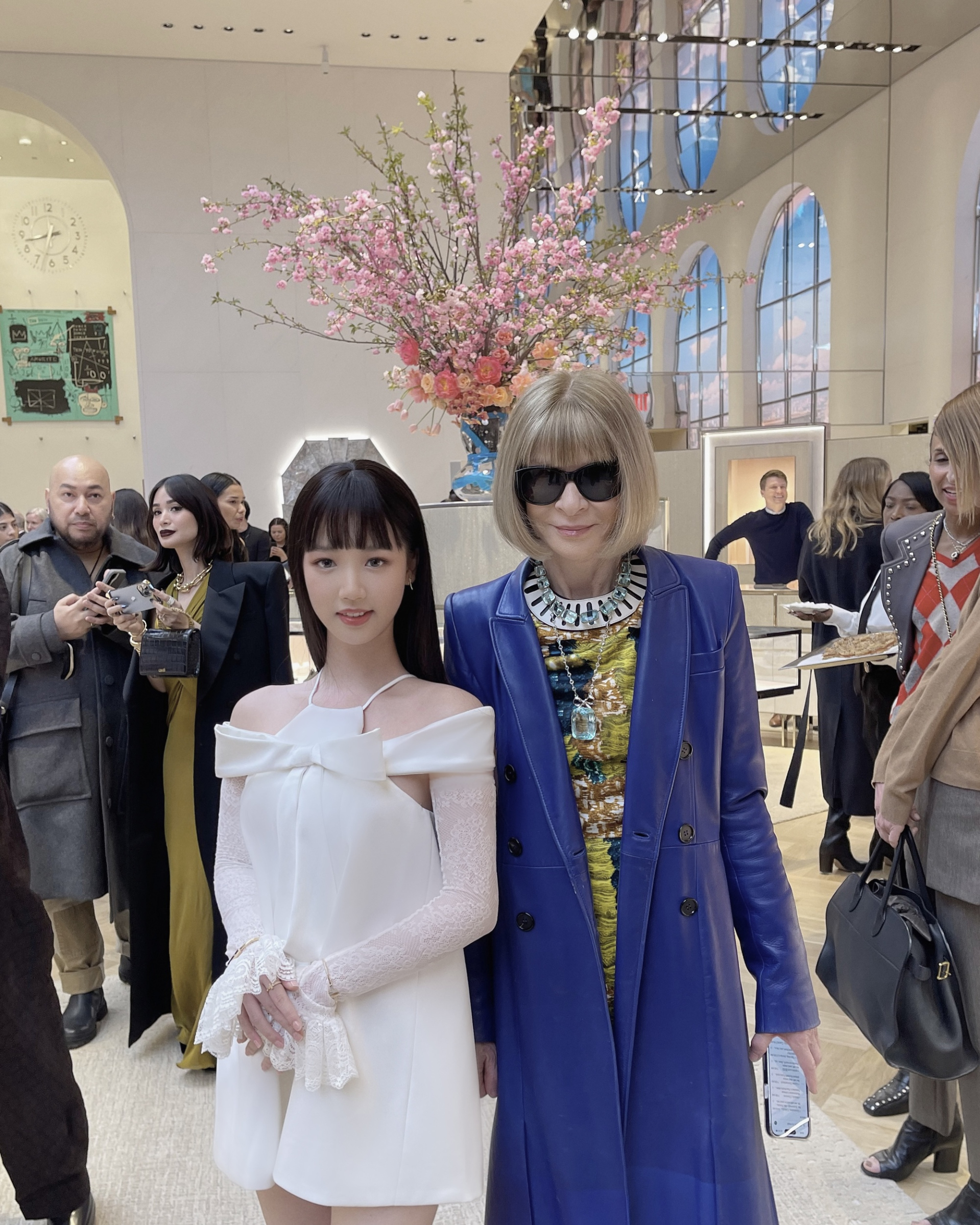 AMEE chụp ảnh với Anna Wintour trong sự kiện thời trang ở Mỹ