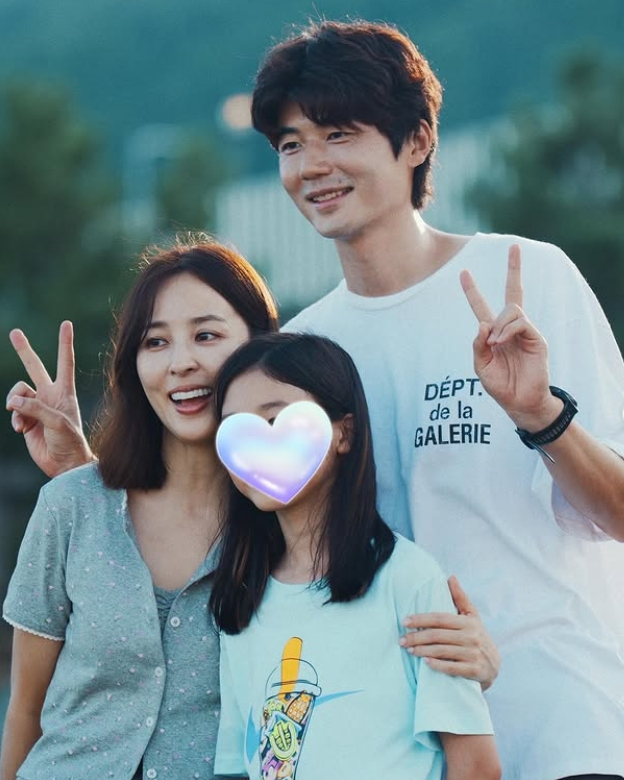 Thế nhưng, cô bé Sion lại đang khiến bố mình vô cùng lo lắng vì dành quá nhiều thời gian vào việc làm YouTuber. Ảnh: IGNV