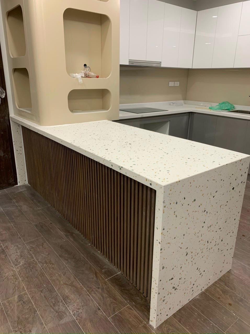 Vì sao ngày càng nhiều gia đình không còn chọn mặt bếp đá granite? 2 loại vật liệu đang dần trở thành xu hướng mới