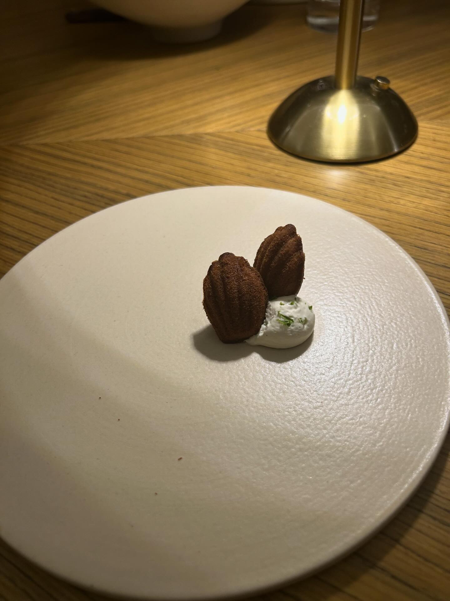 Chi hơn 32 triệu cho bữa tối nhà hàng fine dining ở TP.HCM, cô gái nhận về hàng loạt bình luận chê cách bày món không xứng tầm