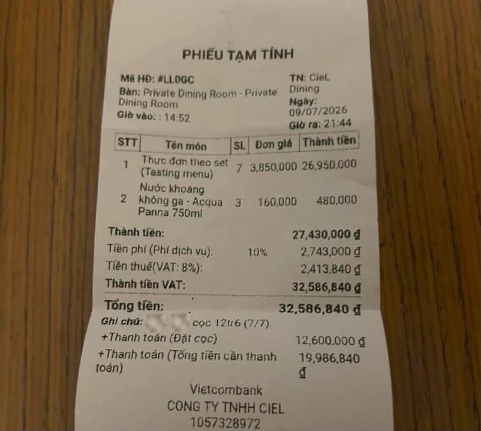 Hình ảnh một số món ăn và hoá đơn bữa tối hôm đó do tài khoản này đăng tải. Ảnh: @mochibokigo