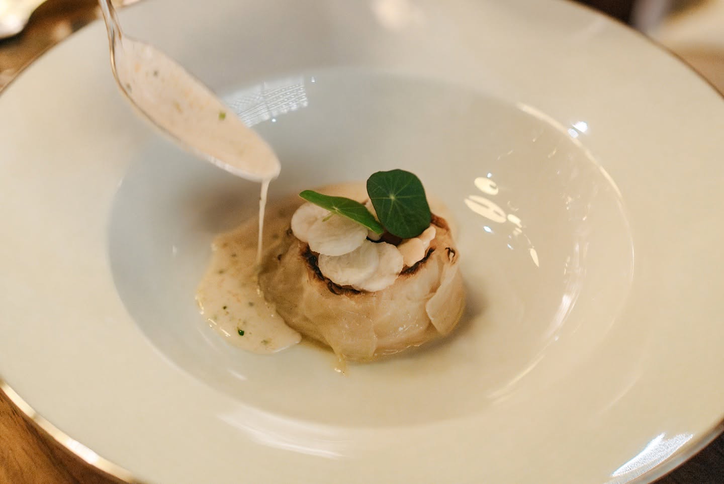 Chi hơn 32 triệu cho bữa tối nhà hàng fine dining ở TP.HCM, cô gái nhận về hàng loạt bình luận chê cách bày món không xứng tầm