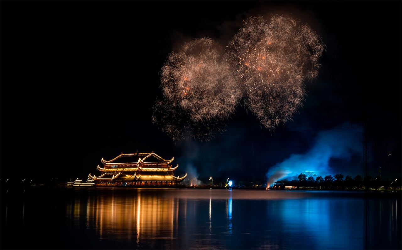 Khung cảnh chùa vào buổi tối. Ảnh: Chùa Tam Chúc.