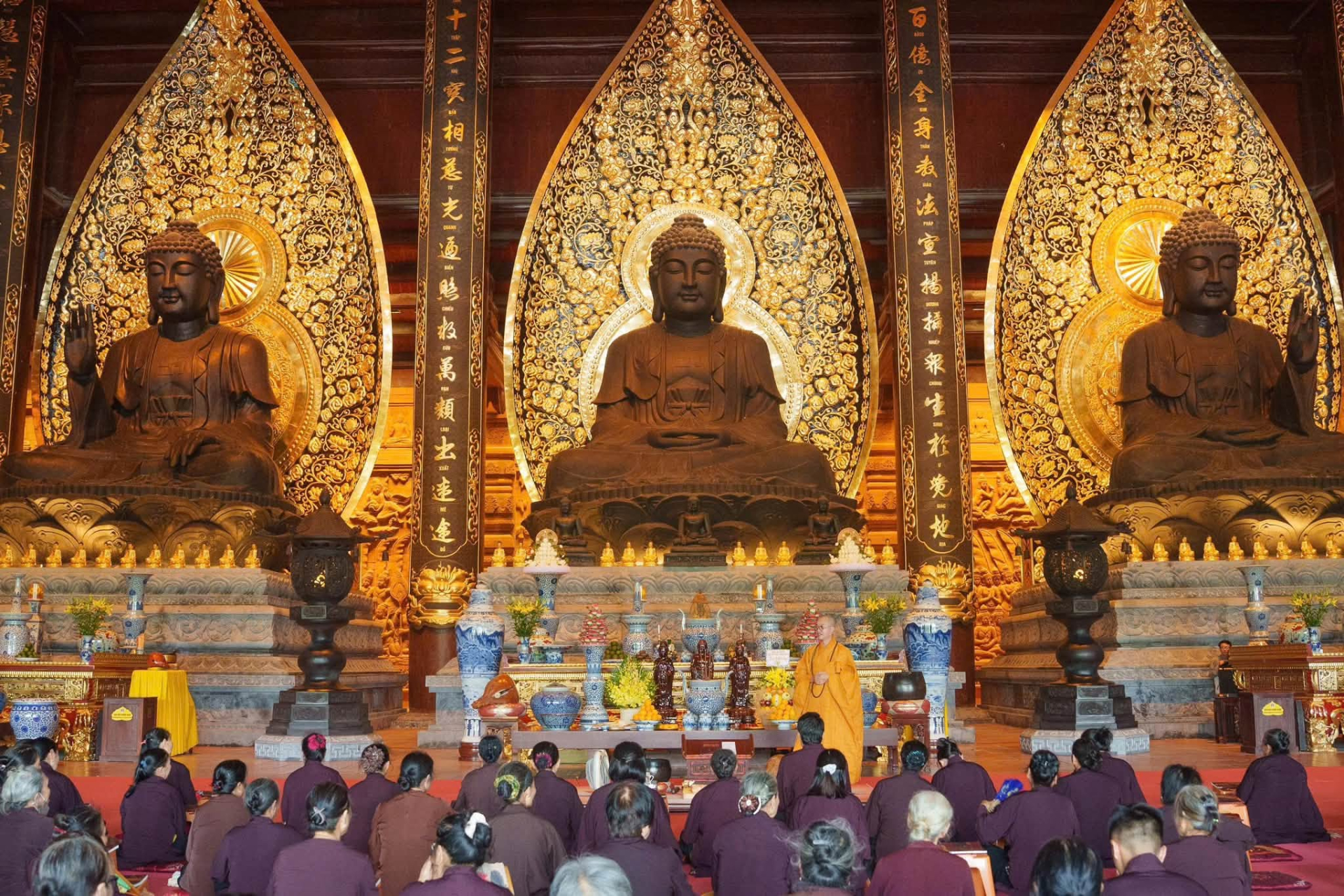 Việt Nam có ngôi chùa lớn nhất thế giới: Rộng 5.000ha, tượng Quan Âm nặng 100 tấn đồng, có hơn 30.500 bức tranh đá từ núi lửa Indonesia