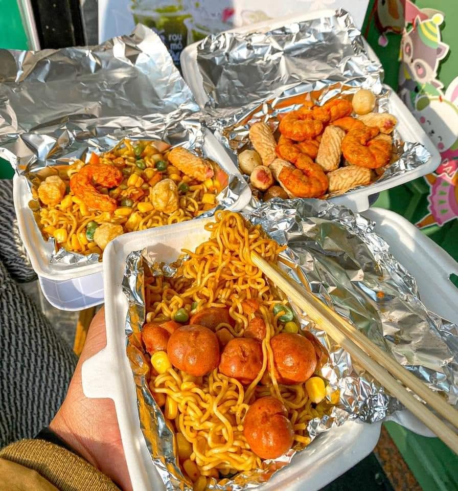 Mì Indomie trộn là món ăn được nhiều người Việt yêu thích