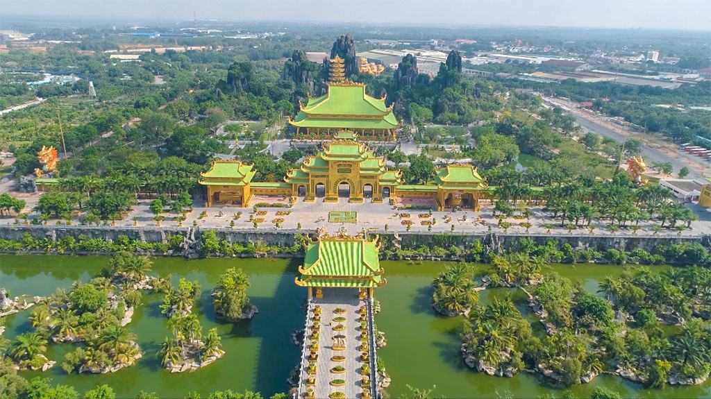 Bất ngờ với giá vé khu du lịch Đại Nam của bà Nguyễn Phương Hằng