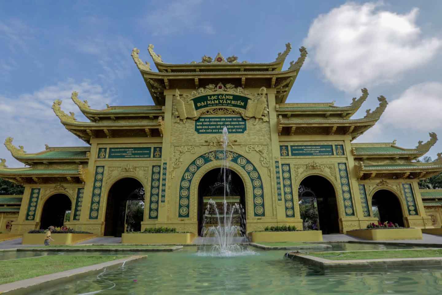 Bất ngờ với giá vé khu du lịch Đại Nam của bà Nguyễn Phương Hằng