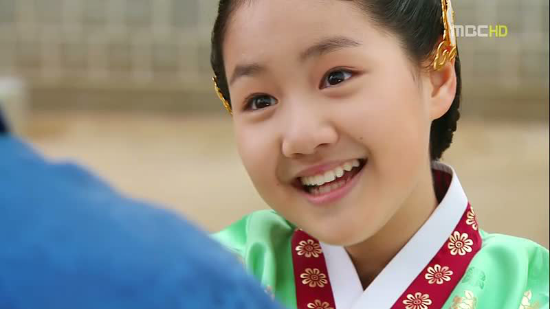 Hồi nhỏ, Jin Ji Hee gây ấn tượng mạnh mẽ với người xem qua hàng loạt vai diễn nhí ở các bộ phim đình đám như Gia Đình Là Số 1, Mặt Trăng Ôm Mặt Trời,... Ảnh: X