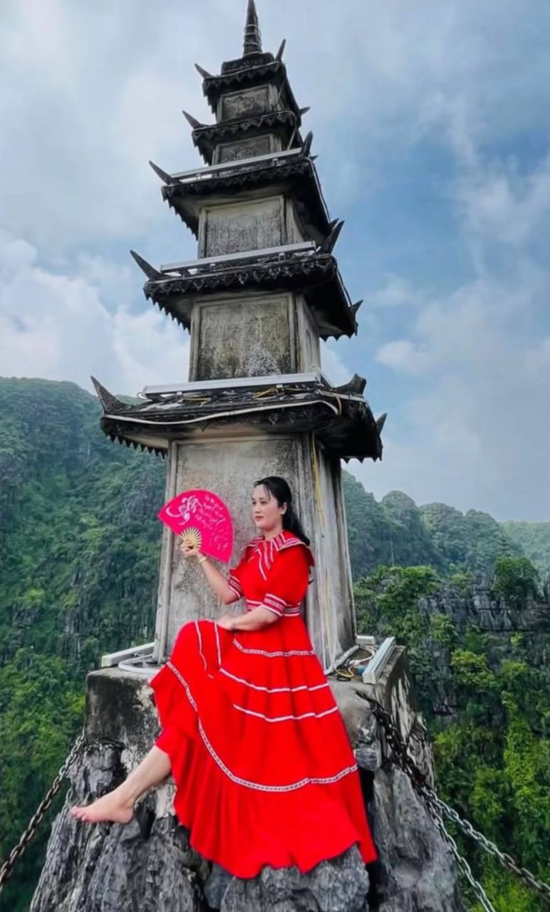 “Đừng vội thương những gánh hàng rong”: Chị Hồng bán xôi đi du lịch Châu Âu thường xuyên, chị Phương pha cà phê tiết lộ thu nhập gần 300 triệu/tháng