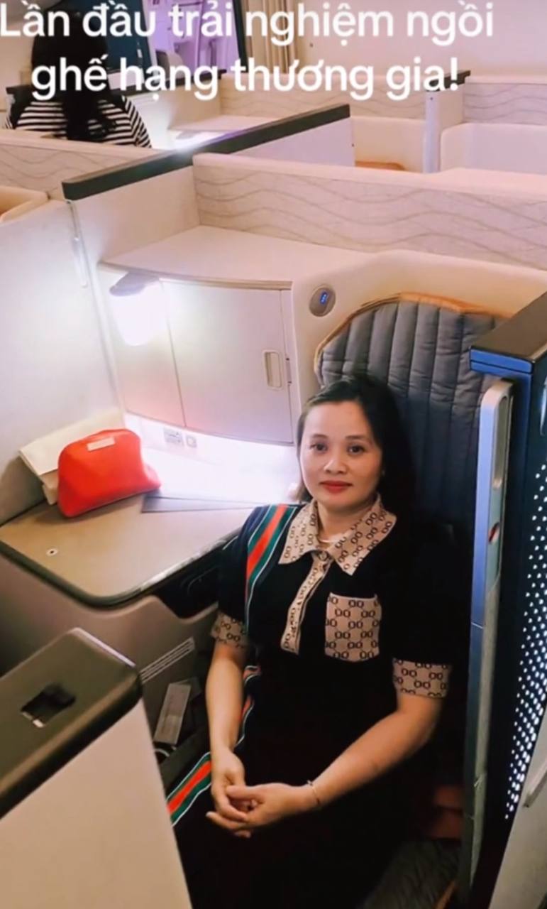 “Đừng vội thương những gánh hàng rong”: Chị Hồng bán xôi đi du lịch Châu Âu thường xuyên, chị Phương pha cà phê tiết lộ thu nhập gần 300 triệu/tháng