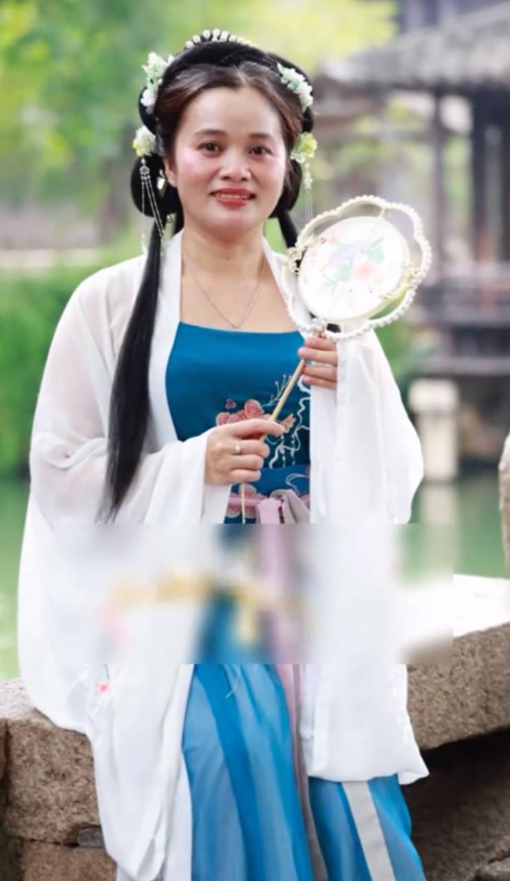 Bà chủ hàng xôi khoe ảnh hết sức lung linh ở Trung Quốc