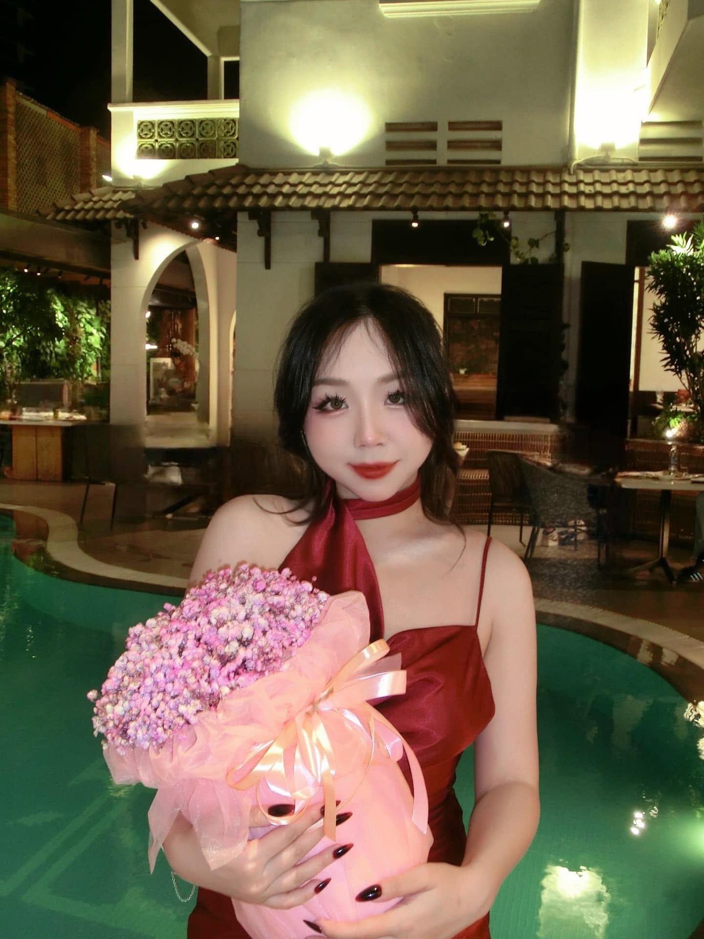 Con gái nguyên Trưởng đoàn ca nhạc Nhà hát Bông Sen gây sốt sau cảnh kéo đàn cò trên sóng Tinh Hà Say Hi