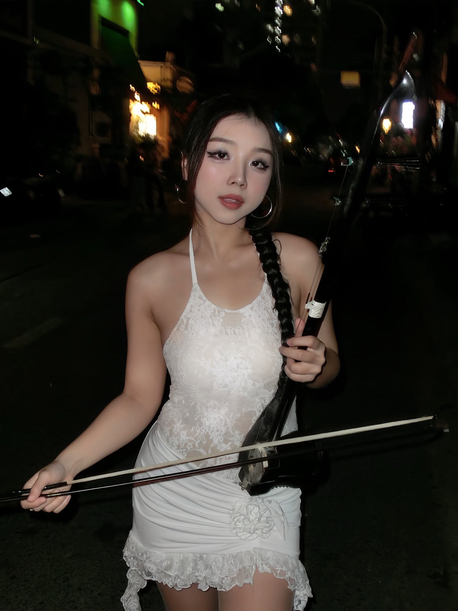 Con gái nguyên Trưởng đoàn ca nhạc Nhà hát Bông Sen gây sốt sau cảnh kéo đàn cò trên sóng Tinh Hà Say Hi