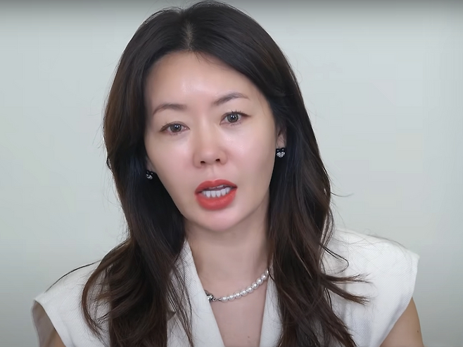 Ahn Sun Young bị mẹ giật tóc dã man khi đang mang bầu. Ảnh: Naver