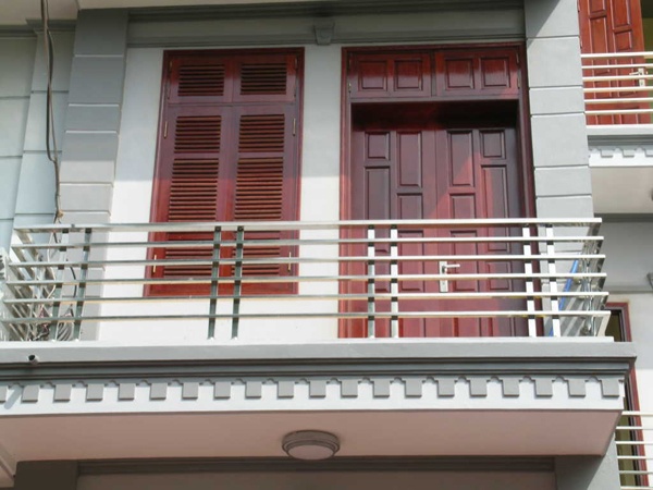 Vì sao ngày càng nhiều gia đình không còn chọn lan can inox? 2 loại vật liệu đang dần trở thành xu hướng mới