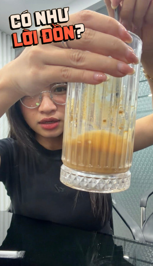 Pha 4 gói cà phê Laura của Nhật Kim Anh nhưng chả thấy linh chi hay đông trùng, độ sánh kẹo lại đến từ lượng đường khổng lồ!