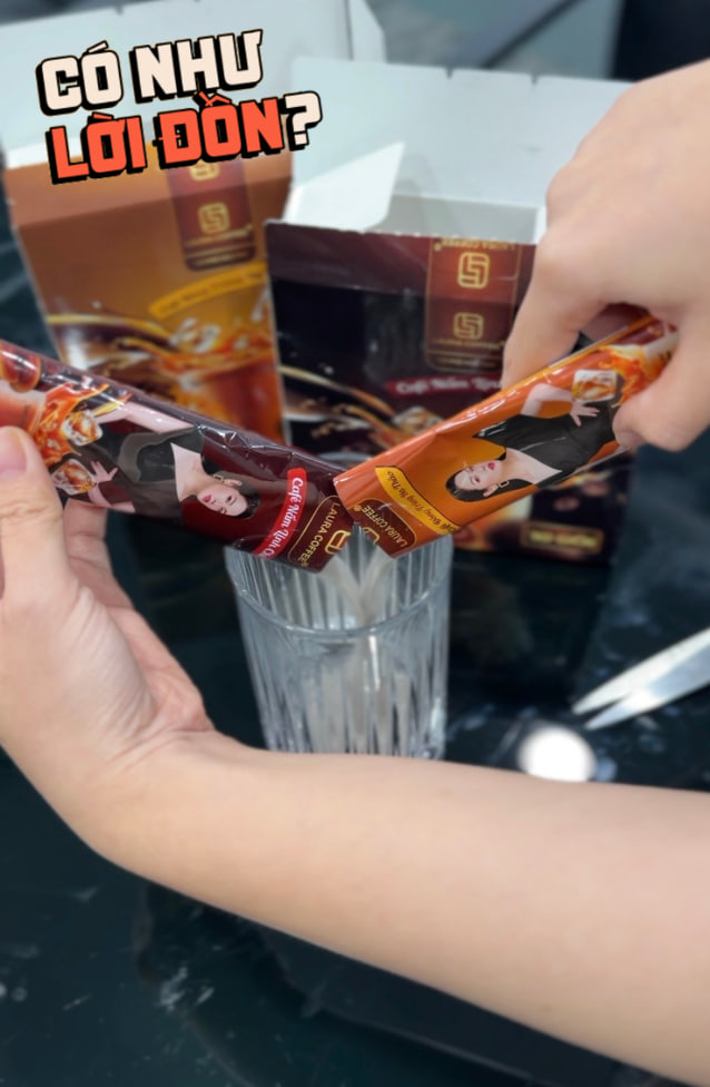 Pha 4 gói cà phê Laura của Nhật Kim Anh nhưng chả thấy linh chi hay đông trùng, độ sánh kẹo lại đến từ lượng đường khổng lồ!