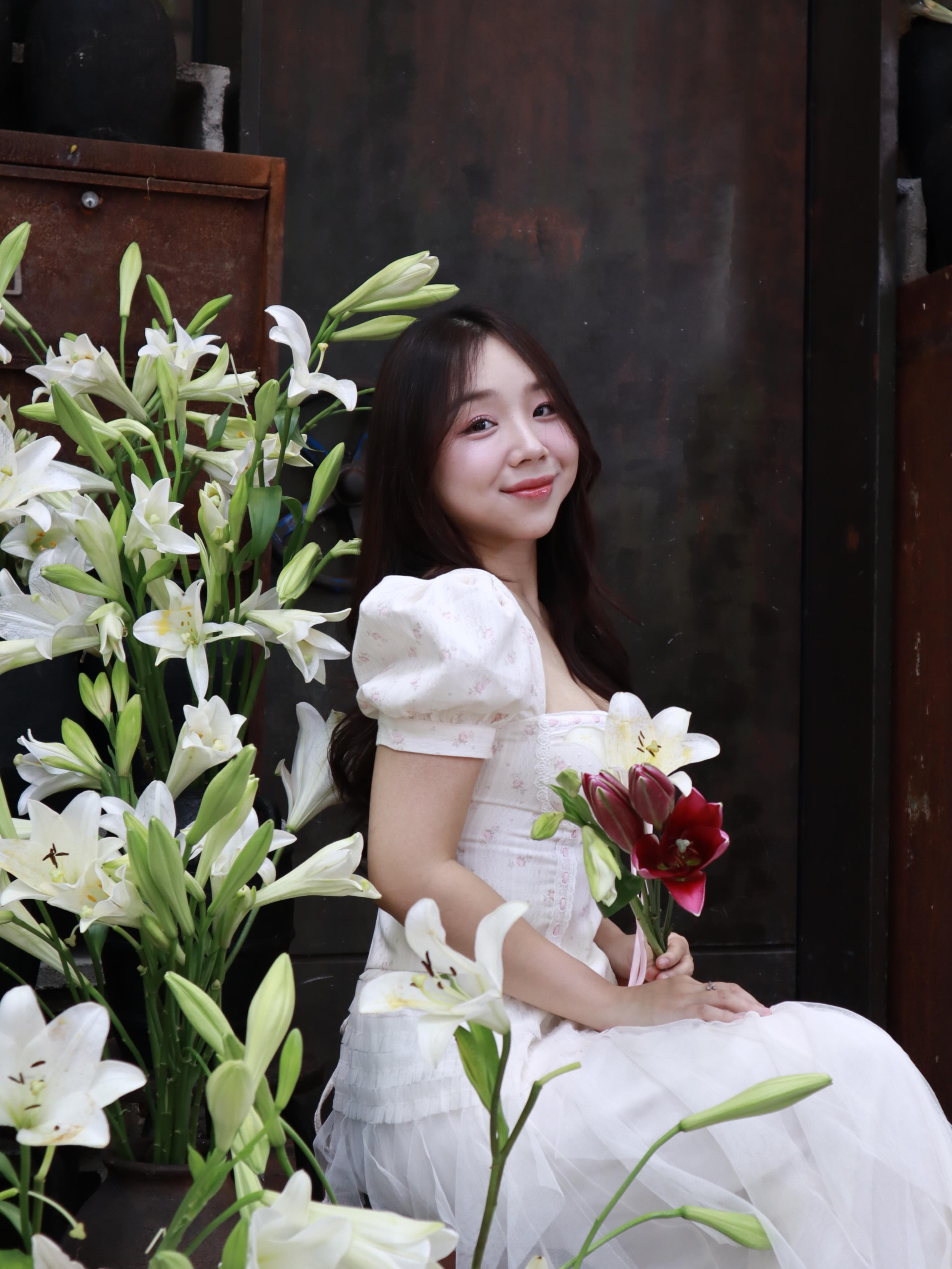 Con gái nguyên Trưởng đoàn ca nhạc Nhà hát Bông Sen gây sốt sau cảnh kéo đàn cò trên sóng Tinh Hà Say Hi