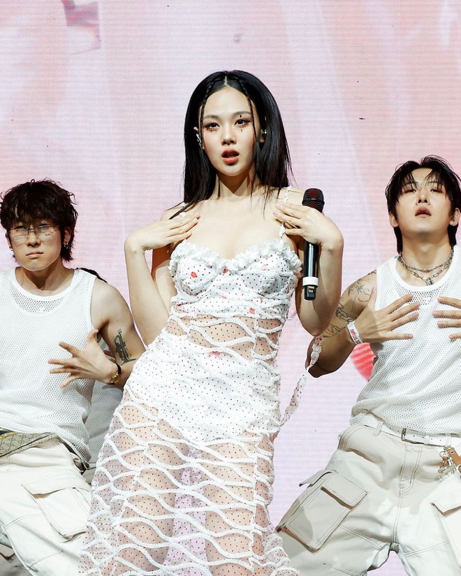 BIBI cũng từng hợp tác với 88rising, biểu diễn tại Coachella và nhiều lễ hội âm nhạc lớn ở Mỹ