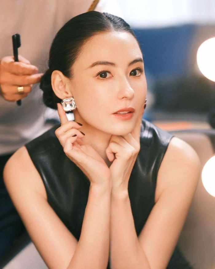 Dòng trạng thái mới của Trương Bá Chi được cho là móc mỉa chồng cũ Tạ Đình Phong. Ảnh: Sina.