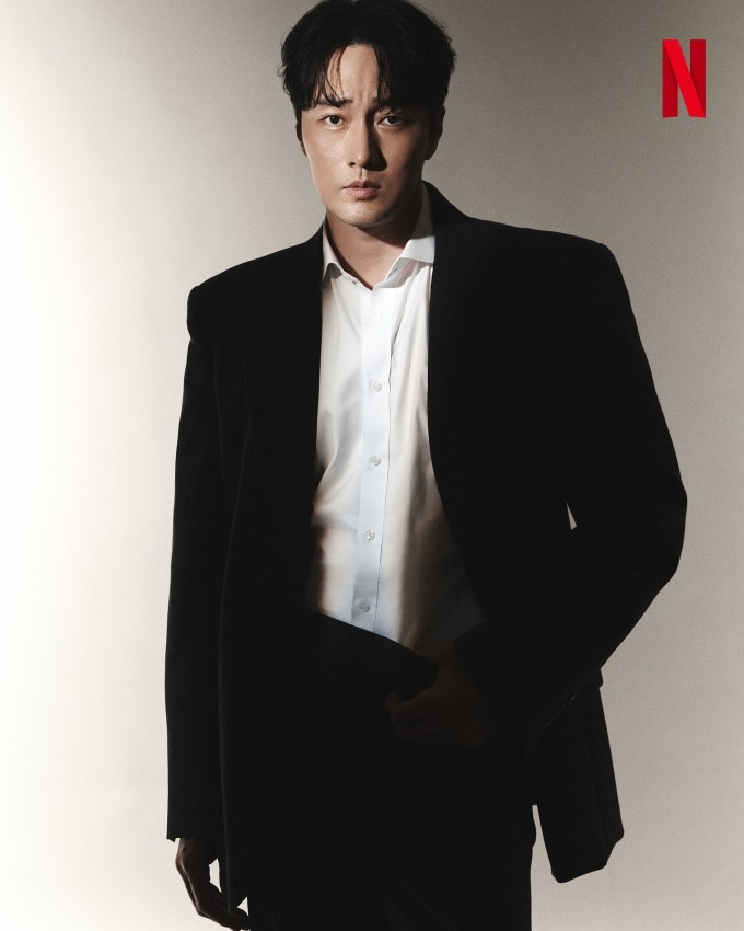 So Ji Sub cho biết anh tặng vàng để mọi người có thể bán đi sử dụng nếu gặp khó khăn. Ảnh: X.