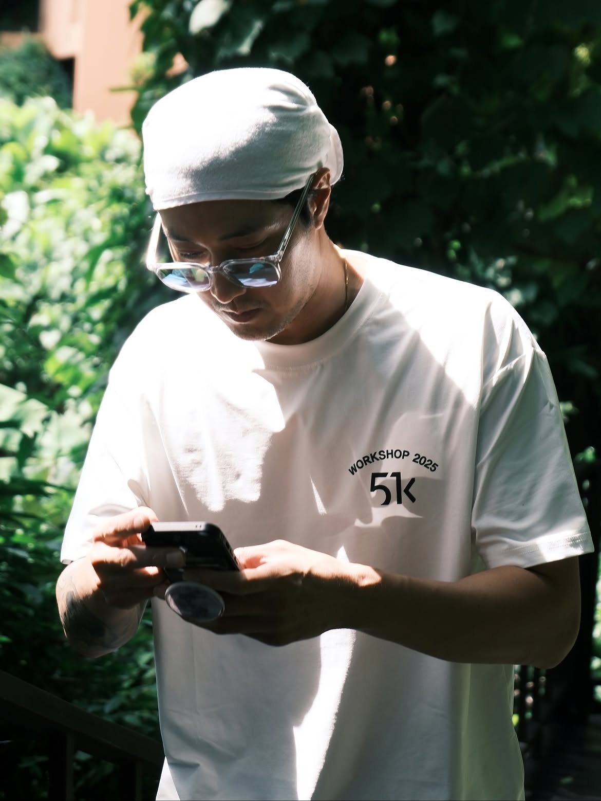 Ngoài đời thường, nam diễn viên luôn ưu tiên lựa chọn những outfit thoải mái, khoẻ khoắn. (Nguồn: Instagram)
