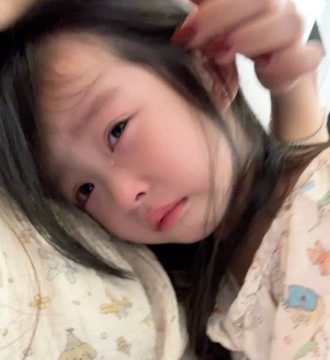 Cha mẹ cần hết sức cẩn trọng với dấu hiệu tiểu đêm, mệt mỏi của con trẻ (Ảnh minh họa)