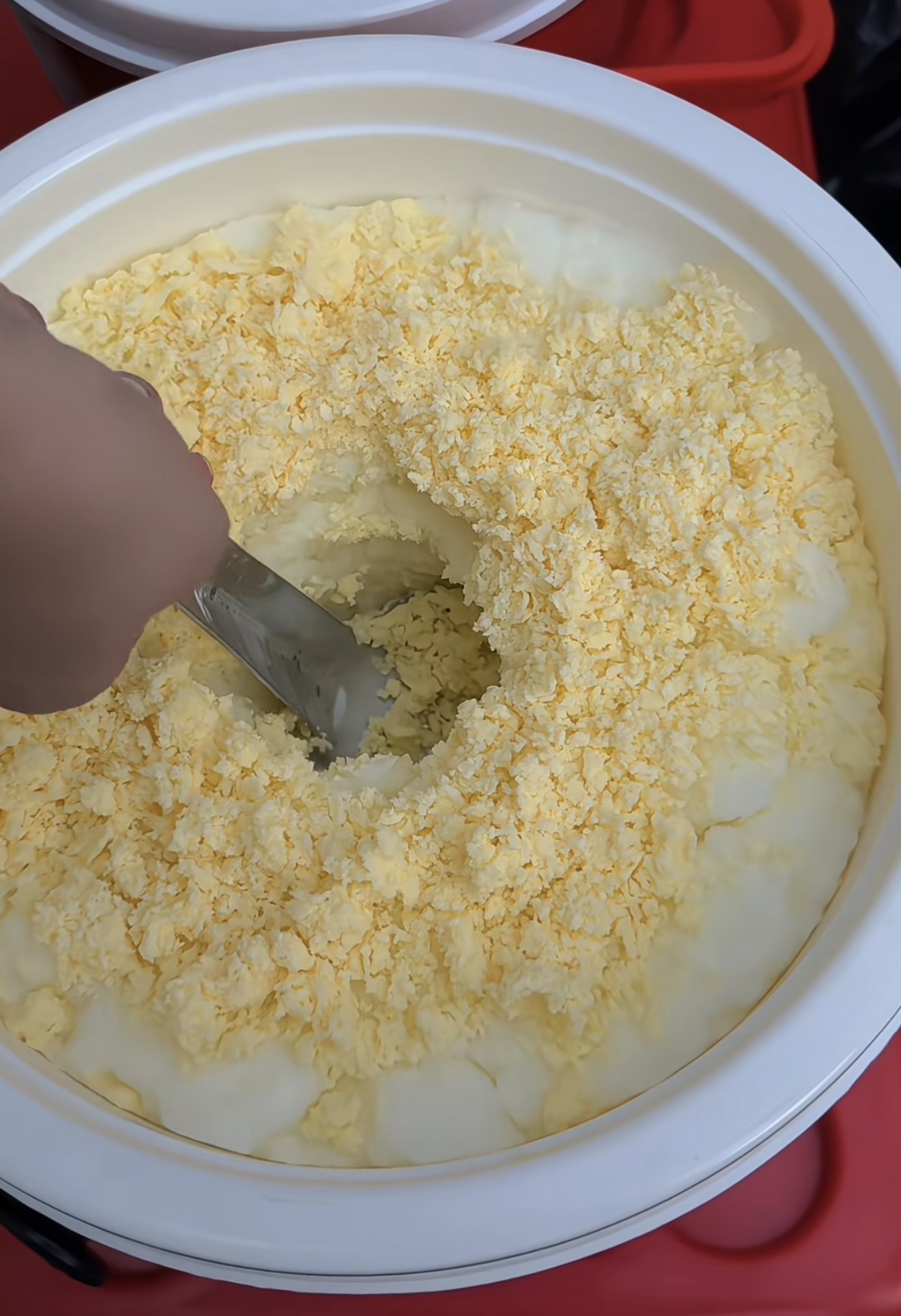 Quán sữa tuyết Vân Nam thà đổ bỏ 50 lít sữa chứ quyết không bán thêm, khách đợi 2 tiếng vẫn đành về tay không 