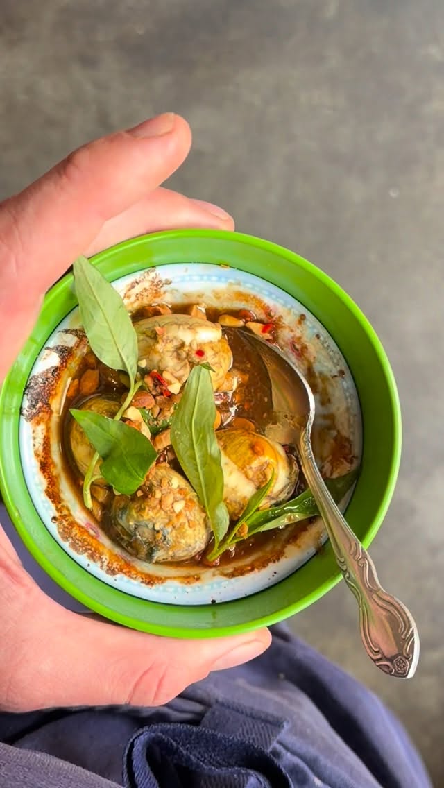 Bún đậu, lẩu gà lá é, bún riêu, bún cá, trứng vịt lộn... được bán ở quán Mắm tại New York