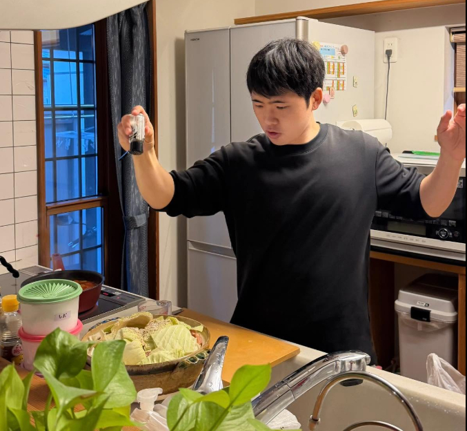 Cả hai đang ở nhà thuê, chồng chăm chỉ, yêu thương vợ con.