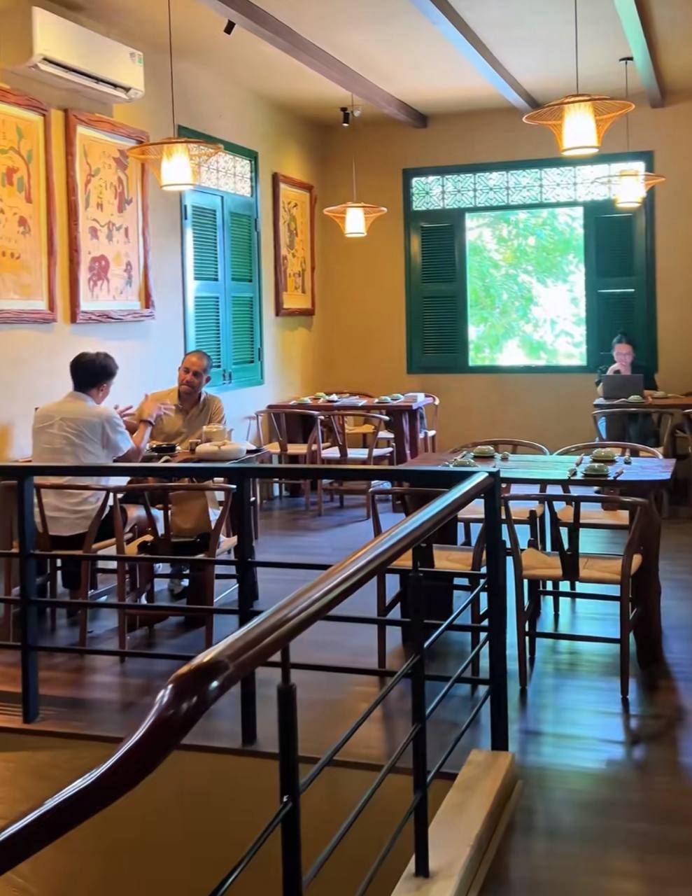 Không gian bên trong Du Yên. Nguồn: Tebefood21 