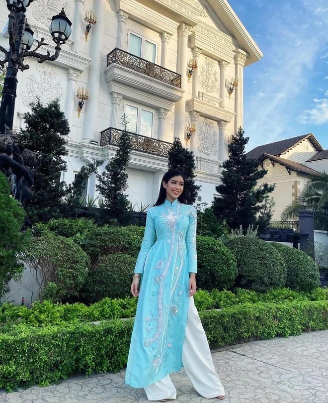 2 đứa trẻ lấy thau nhựa làm đồ chơi hồi bé, giờ sống trong lâu đài ở phường An Khánh, đứng sau tài sản nghìn tỷ