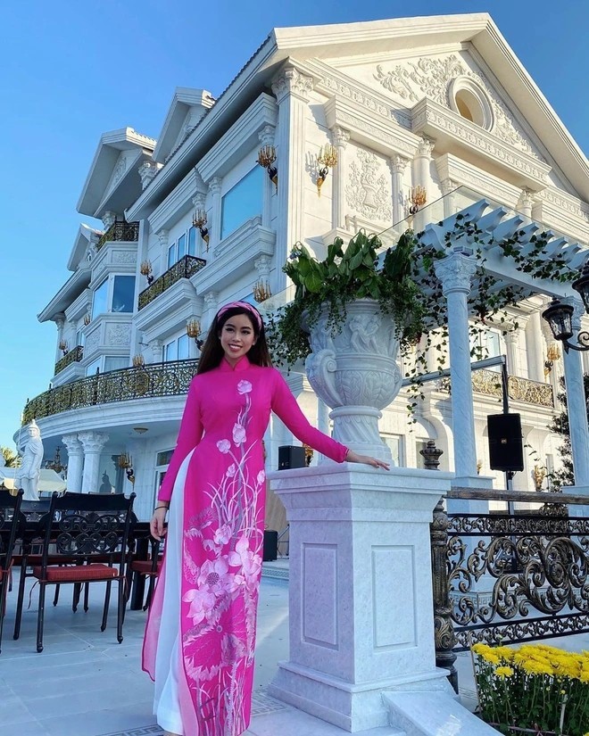 2 đứa trẻ lấy thau nhựa làm đồ chơi hồi bé, giờ sống trong lâu đài ở phường An Khánh, đứng sau tài sản nghìn tỷ
