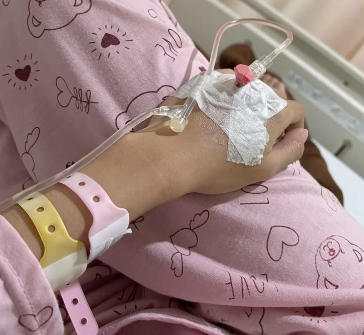 Cô gái độ tuổi đôi mươi phát hiện ung thư dạ dày vì kiểu uống nước ai cũng tưởng tốt (Ảnh minh họa)