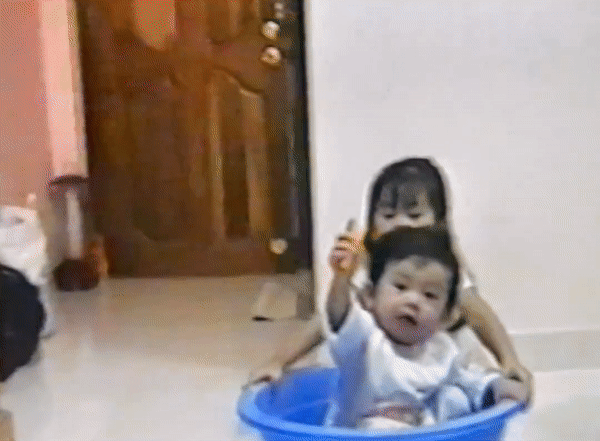 2 đứa trẻ lấy thau nhựa làm đồ chơi hồi bé, giờ sống trong lâu đài ở phường An Khánh, đứng sau tài sản nghìn tỷ